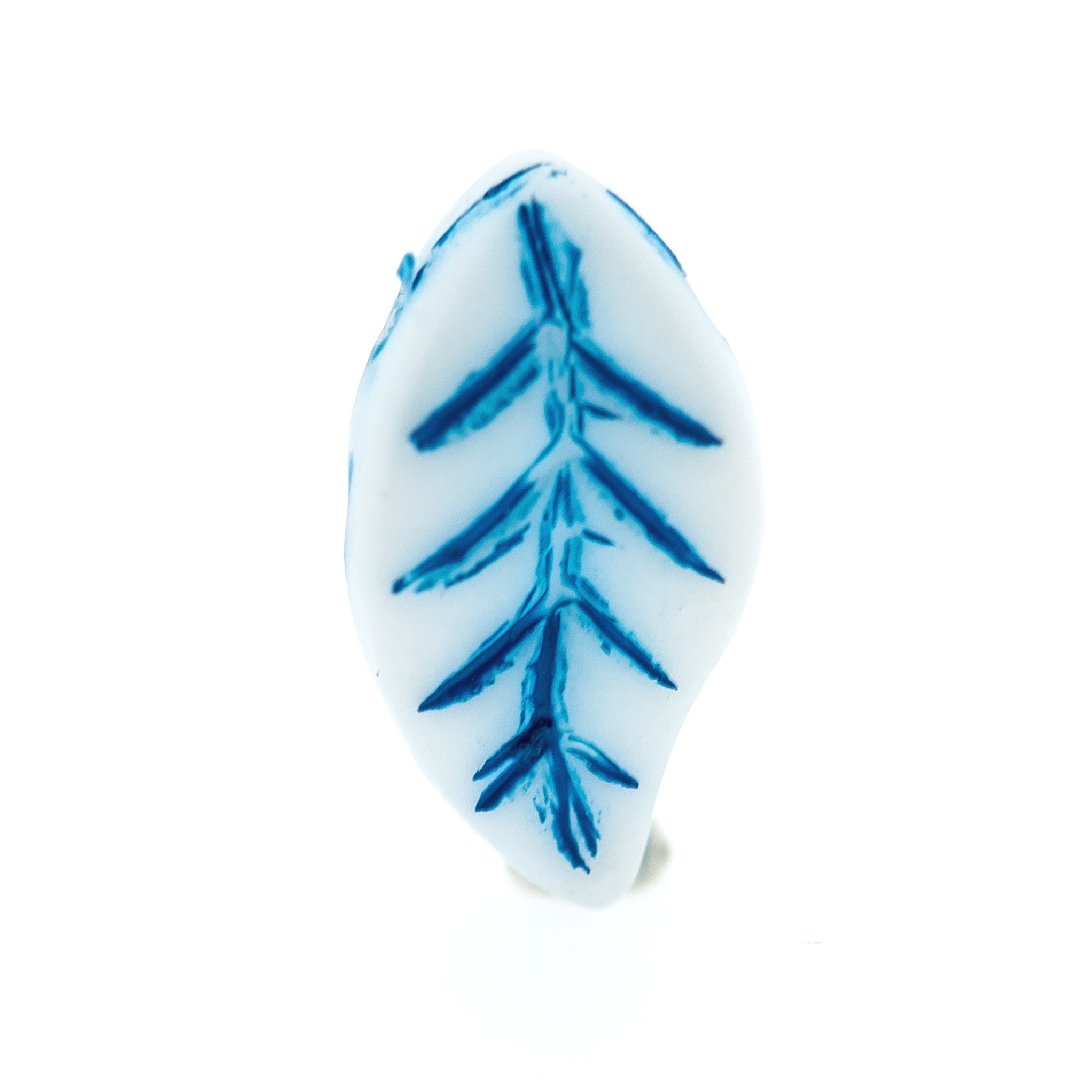 Blue/White Small Plastic Leaf (144 pieces)