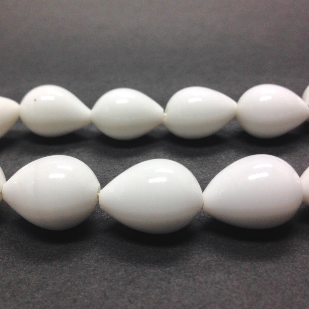 15X10MM White Glass Pearshape Bead (36 pieces)